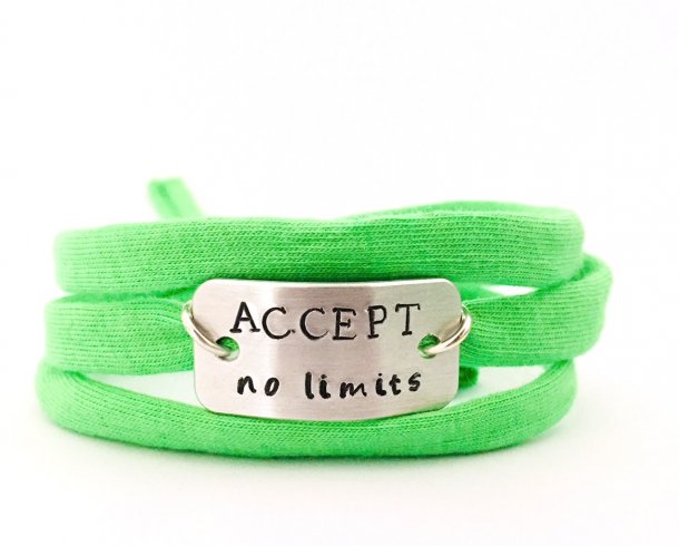 Bestel de Accept no limits armband