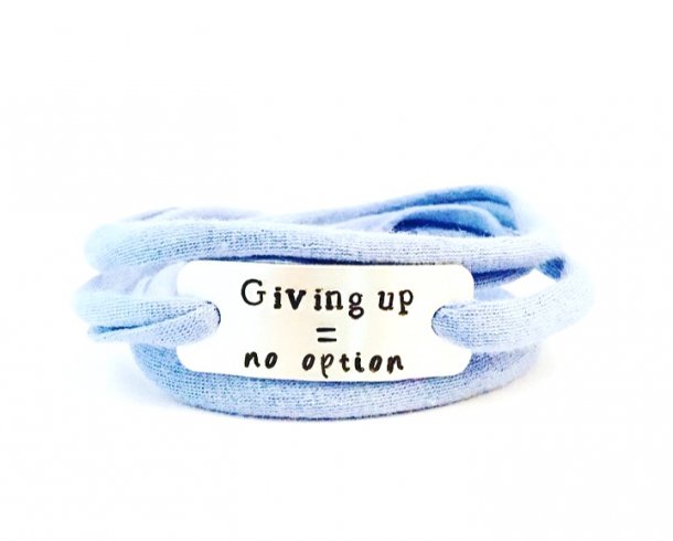 Bestel de Giving up = no option armband