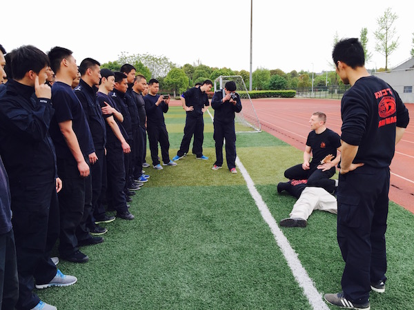 Martijn Bos geeft les in China Krav Maga